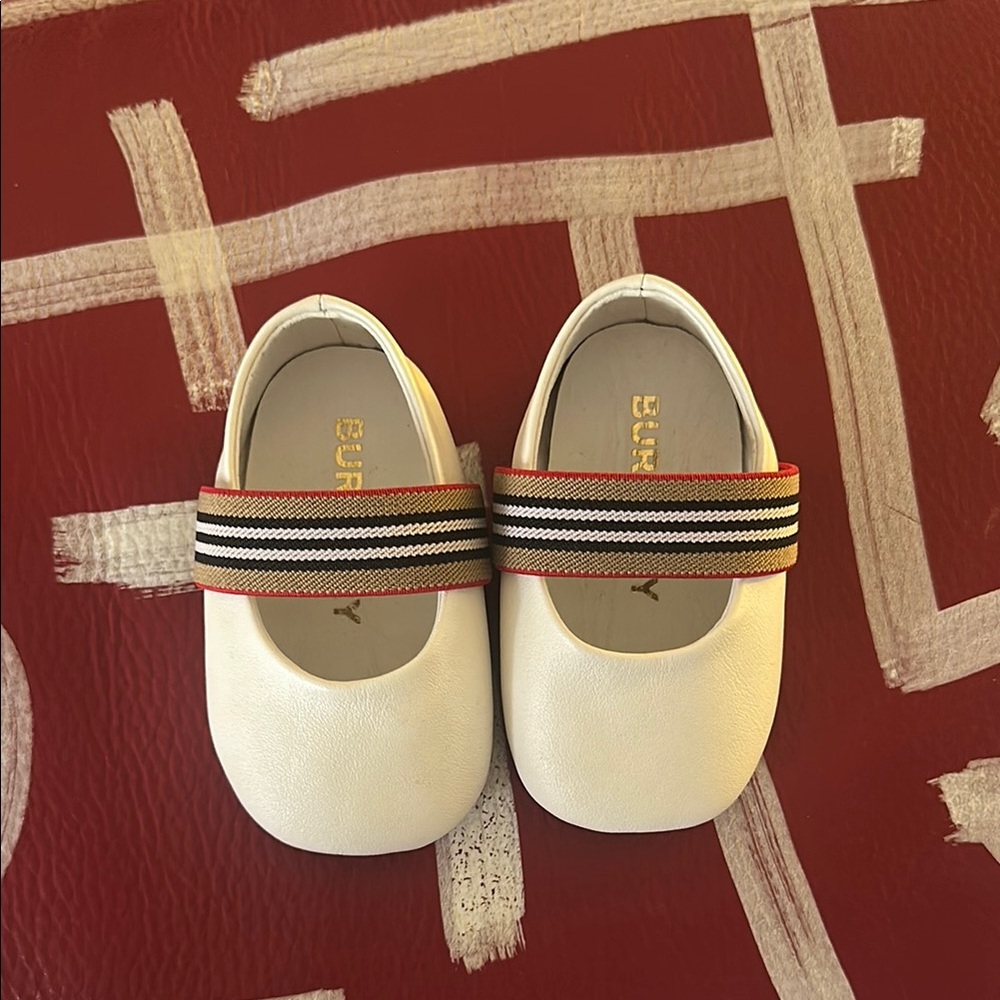Burberry Kids White Dress Shoes with Striped Strap